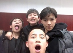 四人搞笑合照,笑料百出瞬间集结